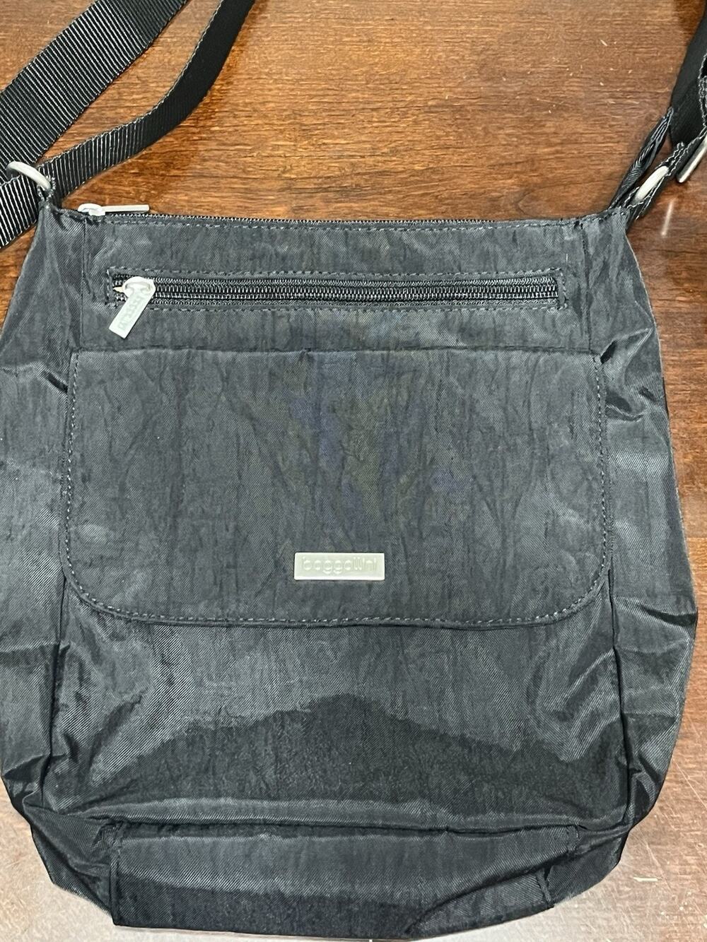 BAGGALLINI Town Bagg Black Nylon Crossbody/Shoulder Bag Multi Pocket Travel